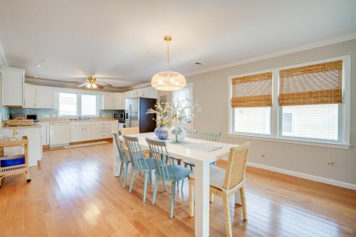 Walk to Brigantine Beach Home with BBQ and Yard in 雙桅船市 (NJ)