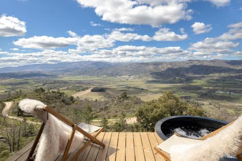 Зовнішній вигляд готелю, TheVagar - Glamping Mountain Shelters in Бельмонте
