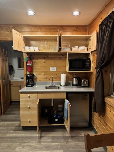 Susitna River Lodging, Suites - 주방