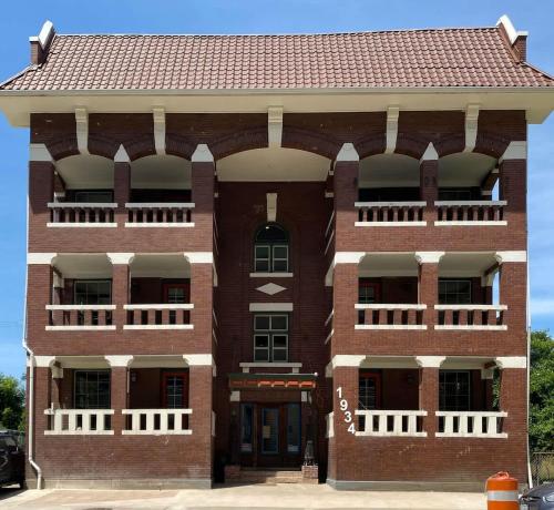 Cle Suites 2BR 1BA 5 min Walk to Cle Clinic #12, Cleveland (photo 10)