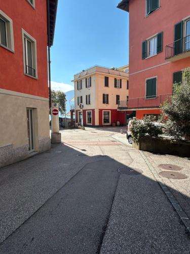 Casa Felice con terrazzo a due passi dal Lago in Melide