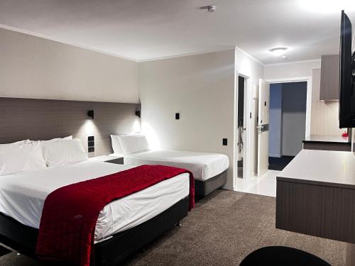 1 double bed, 1 twin bed