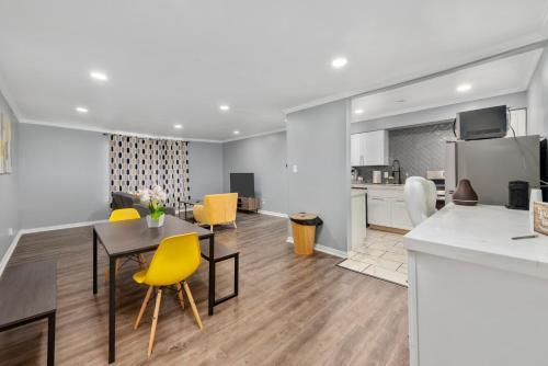 Stylish 2-Bedroom Apartment Near Toyota Center and Med Center near มีนิล คอลเลคชั่น