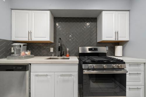 Stylish 2-Bedroom Apartment Near Toyota Center and Med Center near มีนิล คอลเลคชั่น