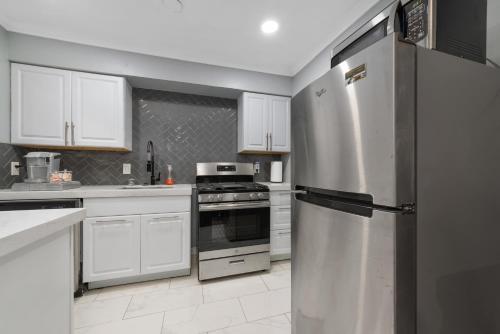 Stylish 2-Bedroom Apartment Near Toyota Center and Med Center near มีนิล คอลเลคชั่น