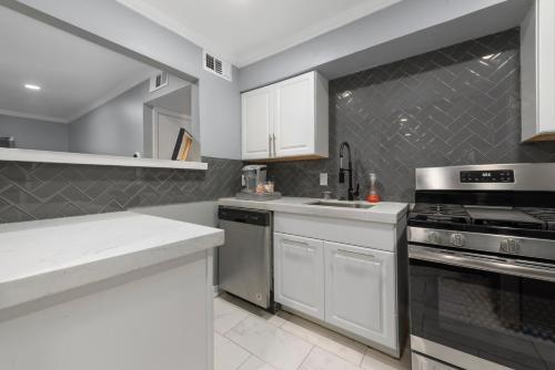 Stylish 2-Bedroom Apartment Near Toyota Center and Med Center near มีนิล คอลเลคชั่น