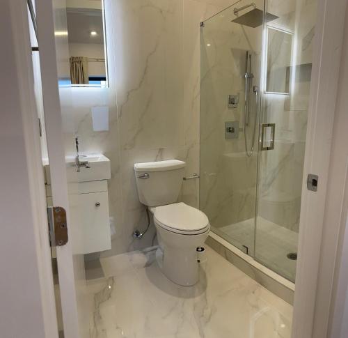 Modern, New 3 bed, 2 bath Apt near Manhattan