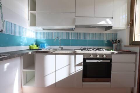 廚房, ModernShore - Garden Hideaway in 亞得里亞海的阿爾巴