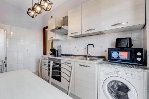 Near Metro A - Modern Boho Style Apartment, Roma (foto 7)