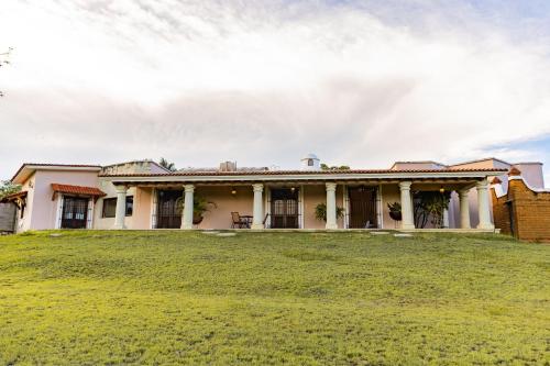 Casa Jacarandas - Serenity and Panoramic Views in Tlalixtac