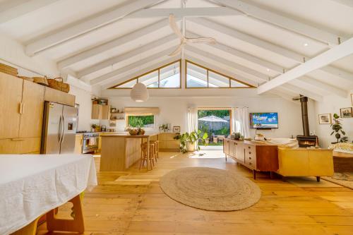 Bangalow Charm - Spacious & stylish - Central Bangalow