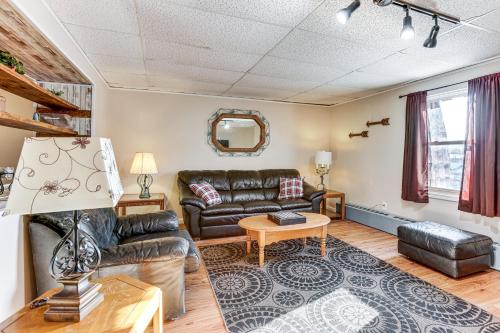 1 Block to Crystal Lake Downtown Beulah Apt! 1 Block to Crystal Lake Downtown Beulah Apt!
