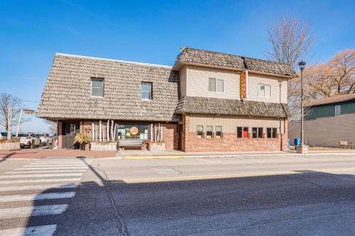 1 Block to Crystal Lake Downtown Beulah Apt! 1 Block to Crystal Lake Downtown Beulah Apt!