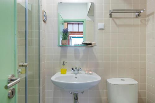 Apartments in Historical Lisbon - image 8