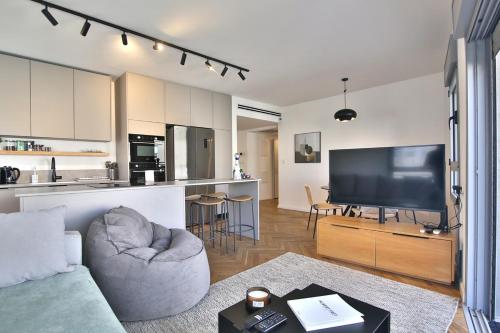 Lime Luxe Haifa - 3BR by the SEA