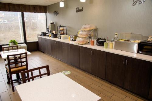 Pigeon River Inn - image 4
