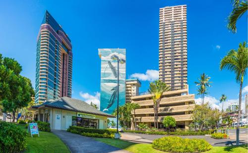 Hawaiian Monarch Penthouse 401 by Hawaii Ocean Club - image 7