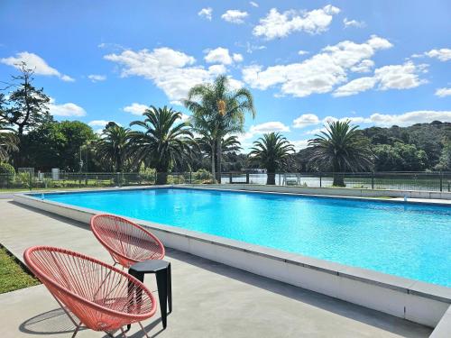 ฮารูรูฟอลล์ เอิร์ธ ซิติเซ่น รีทรีต (Haruru Falls Earth Citizens Retreat) in เปเฮีย