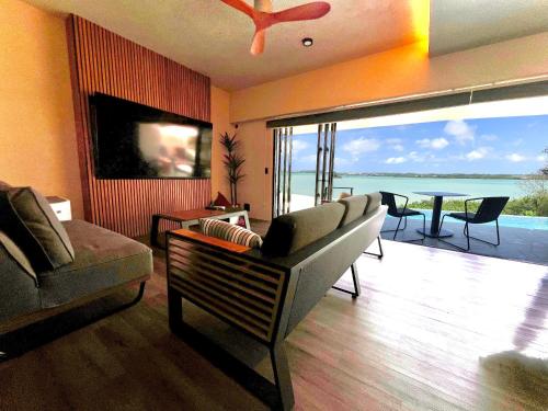 Балкон/тераса, the 478 -pool & spa- Miyakojima Luxury Villa in Yonaha Beach
