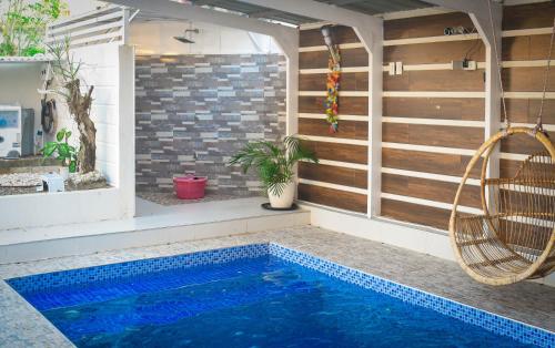Swimming pool, The Twin Hanger Cabin A in Hermosa