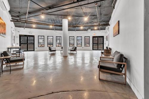 Blue Bliss Indoor Pool, FREE Parking, Near NYC