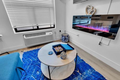 Blue Bliss Indoor Pool, FREE Parking, Near NYC