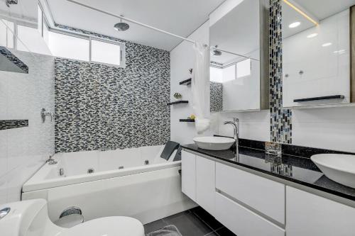 Modern & Spacious Apartment near Provenza