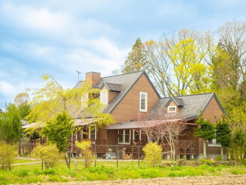 Elle's Garden House 高いフェンスに囲まれた広い庭でペットは大満足 雨の日もBBQ可能