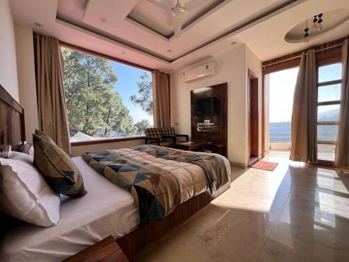 Hadley Inn (Hotel in Kasauli) in Dharampur