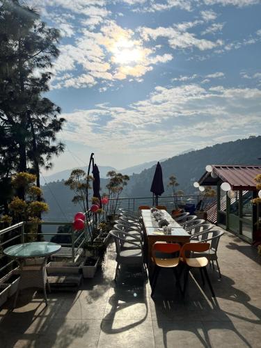 Hadley Inn (Hotel in Kasauli) in Dharampur