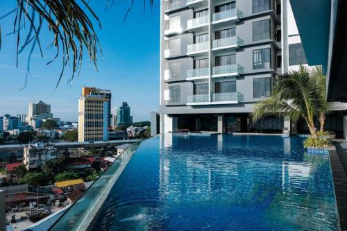Comfy Stay Near Aman Central with Infinity Pool Comfy Stay Near Aman Central with Infinity Pool