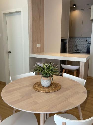 Comfy Stay Near Aman Central with Infinity Pool Comfy Stay Near Aman Central with Infinity Pool