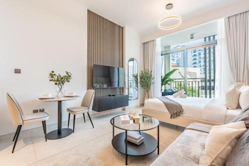 Near Dubai Miracle Garden Studio with Community Views Balcony, Legacy by Sunrise, Arjan-Dubailand by Deluxe Holiday Homes, Dubái (foto 8)