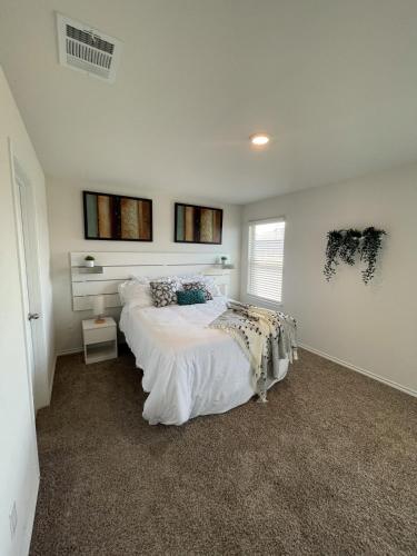 Spacious 4-Bedroom Retreat with High-Speed WiFi and Tranquil Ambiance