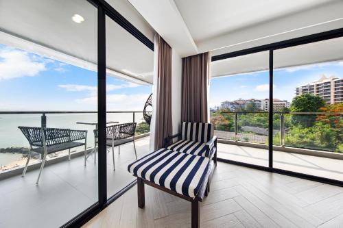 Balcony/terrace, Golden Tulip Pattaya Beachfront Resort near Blue Siam