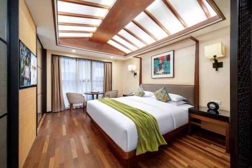 room detail thumbnail 1