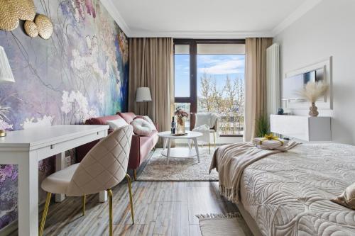 Lovely BOUTIQUE studios 2x1BR nearby Chopin Airport & 15 min to Centre by tram, Varsovia