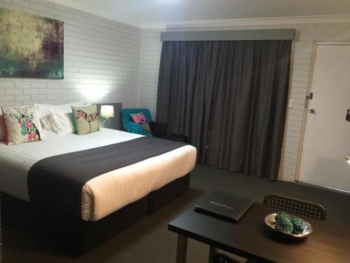 Blue Violet Motor Inn Ideally located in the prime touristic area of Toowoomba City Center, Blue Violet Motor Inn promises a relaxing and wonderful visit. Offering a variety of facilities and services, the hotel provides a