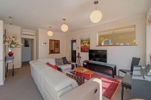 Riverside Apartment Riverside Apartment