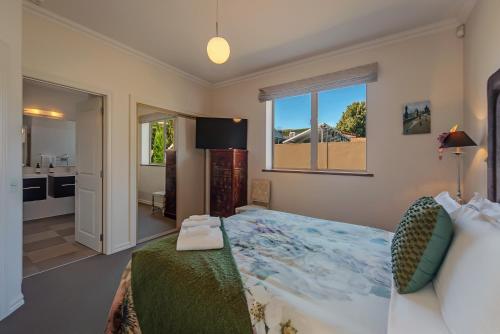 Riverside Apartment Riverside Apartment