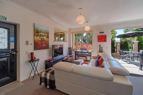 Riverside Apartment Riverside Apartment