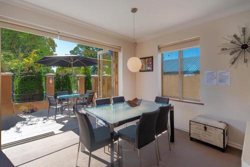 Riverside Apartment Riverside Apartment