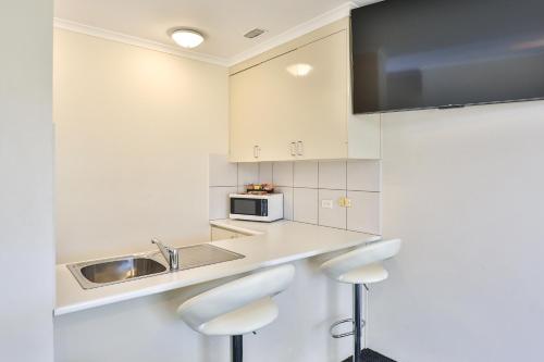 ห้องครัว, Cottonwood Motor Inn in มิลดูร่า