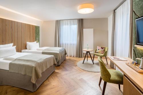 2 twin beds