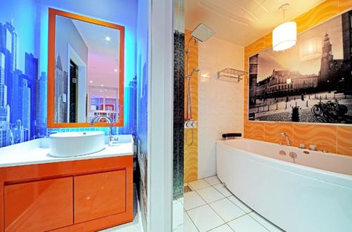 room detail thumbnail 2