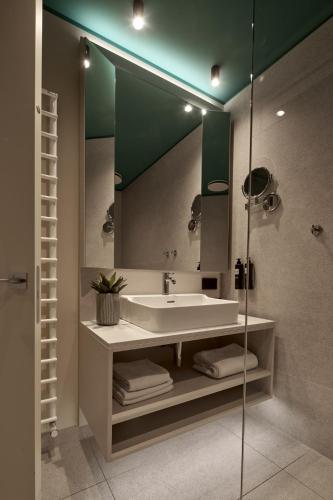 Double or Twin Room image 10