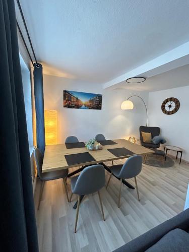 Shared lounge/TV area, Schones 4-Zimmer Appartment, WLAN, Kuche, BAD in Ilmenau