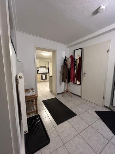 Entrance, Schones 4-Zimmer Appartment, WLAN, Kuche, BAD in Ilmenau