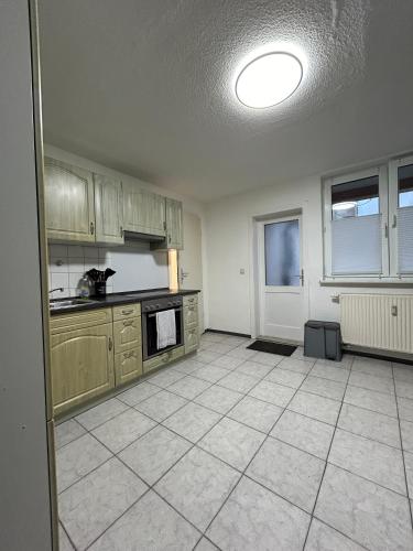 Kitchen, Schones 4-Zimmer Appartment, WLAN, Kuche, BAD in Ilmenau
