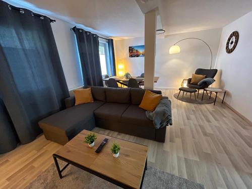 Schones 4-Zimmer Appartment, WLAN, Kuche, BAD in Ilmenau